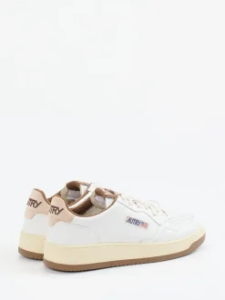 Autry – Sneaker aus Kalbleder in Offwhite