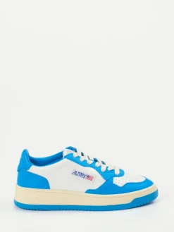 Autry – Sneaker aus Kalbleder in Weiß-Blau