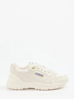 Autry – Sneaker aus Kalbleder und Mesh cremeweiß