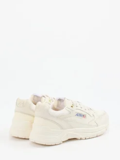 Autry – Sneaker aus Kalbleder und Mesh cremeweiß
