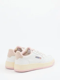 Autry – Sneaker aus Leder mit Pastellakzenten