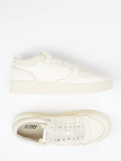 Autry – Sneaker aus Leder in Cremeweiß