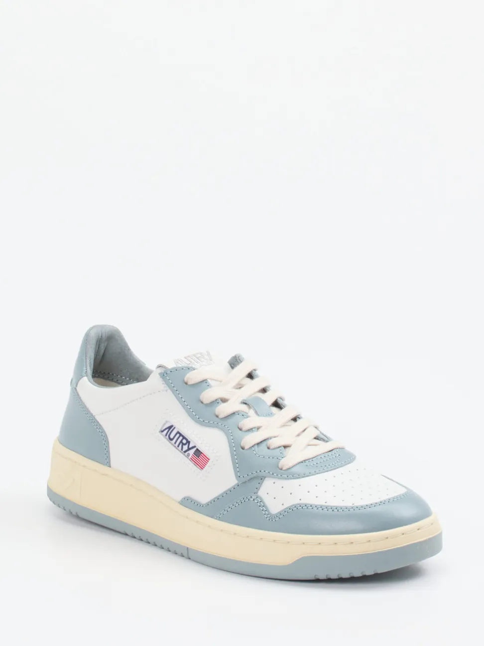 Autry – Sneaker aus Leder in Hellblau-Weiß-Creme