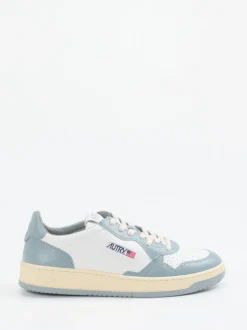 Autry – Sneaker aus Leder in Hellblau-Weiß-Creme