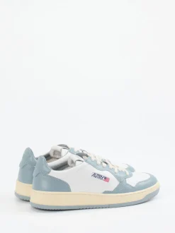 Autry – Sneaker aus Leder in Hellblau-Weiß-Creme