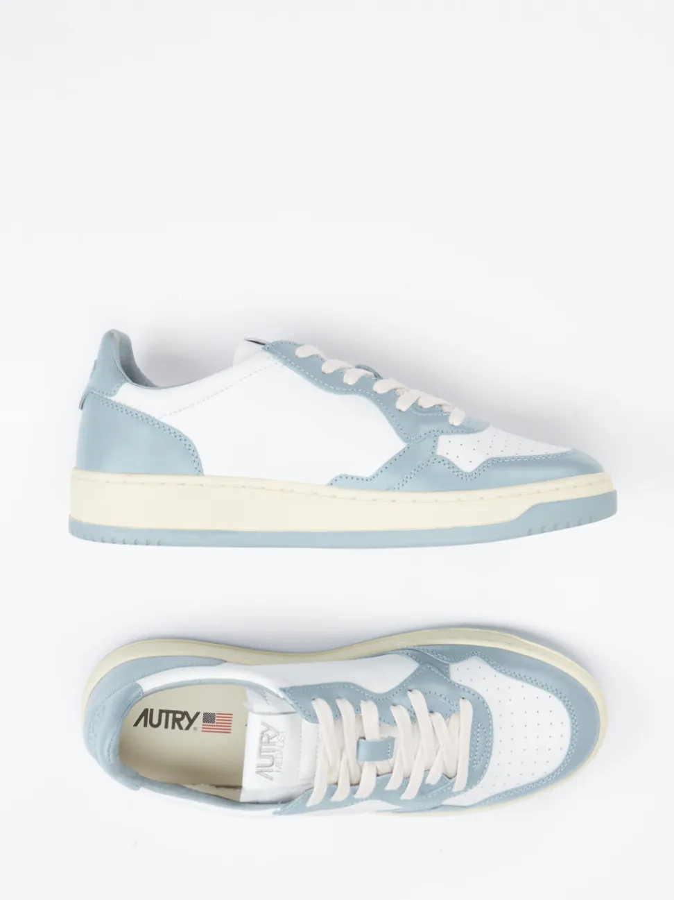 Autry – Sneaker aus Leder in Hellblau-Weiß-Creme
