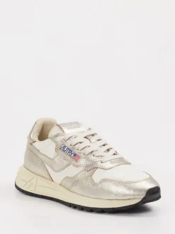 Autry – Sneaker aus Metallic-Leder in Beige-Gold