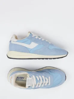 Autry – Sneaker aus Velour/Textil in Hellblau