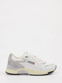 Autry – Sneaker aus Velour/Leder in Offwhite