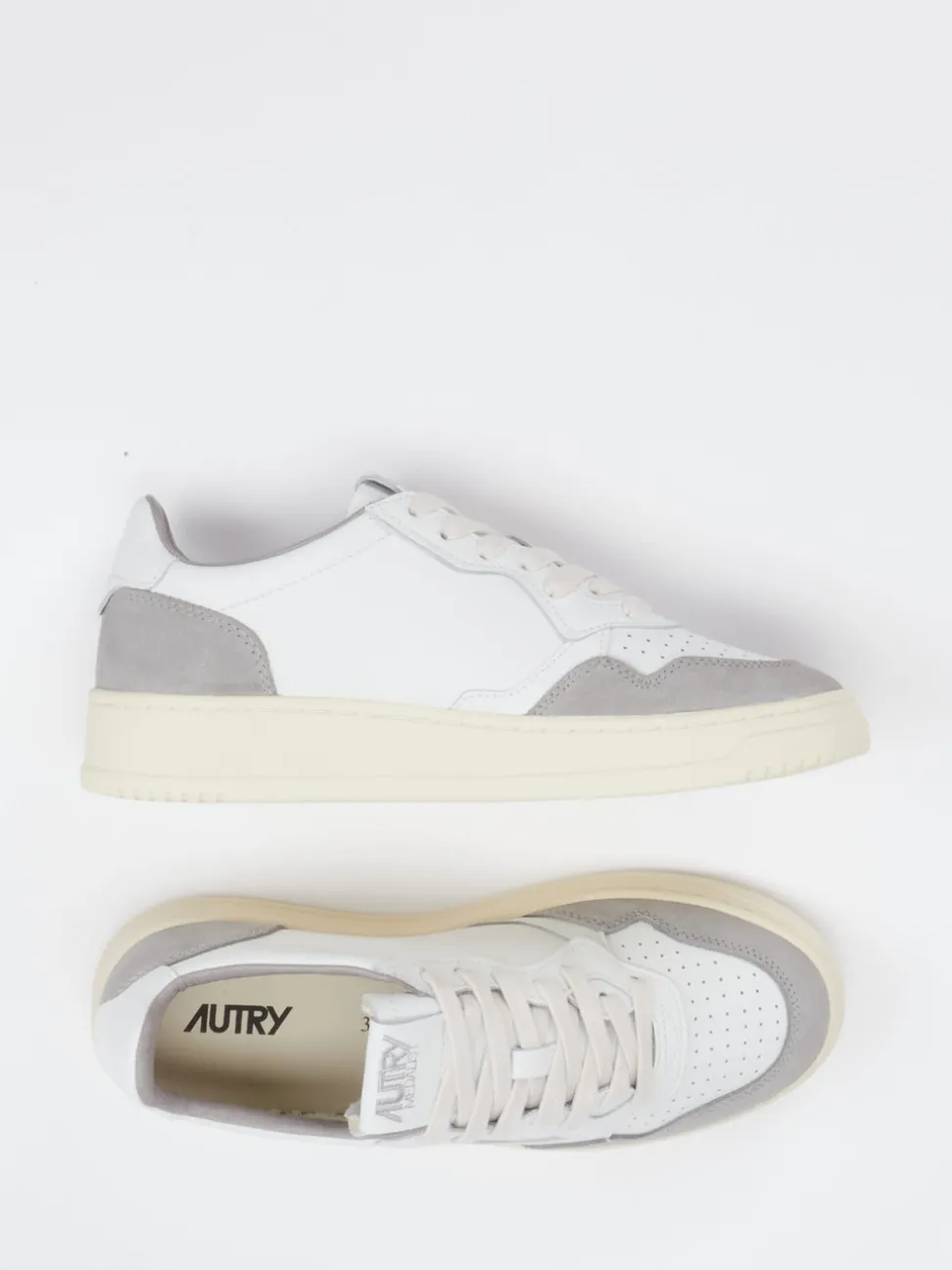 Autry – Sneaker aus Velour/Leder in Offwhite
