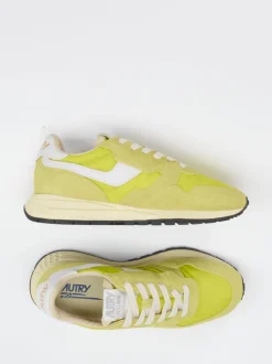 Autry – Sneaker aus Velour/Textil in Limettengelb