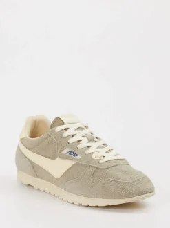 Autry – Sneaker aus Veloursleder in Beigegrau