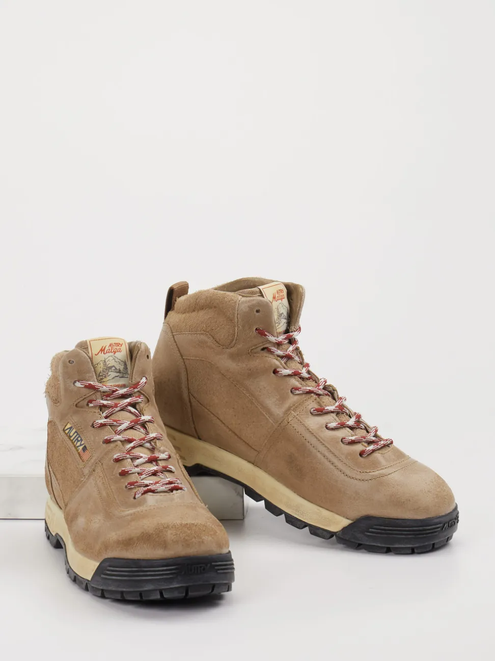 Autry – Wanderstiefel aus Veloursleder sandbeige