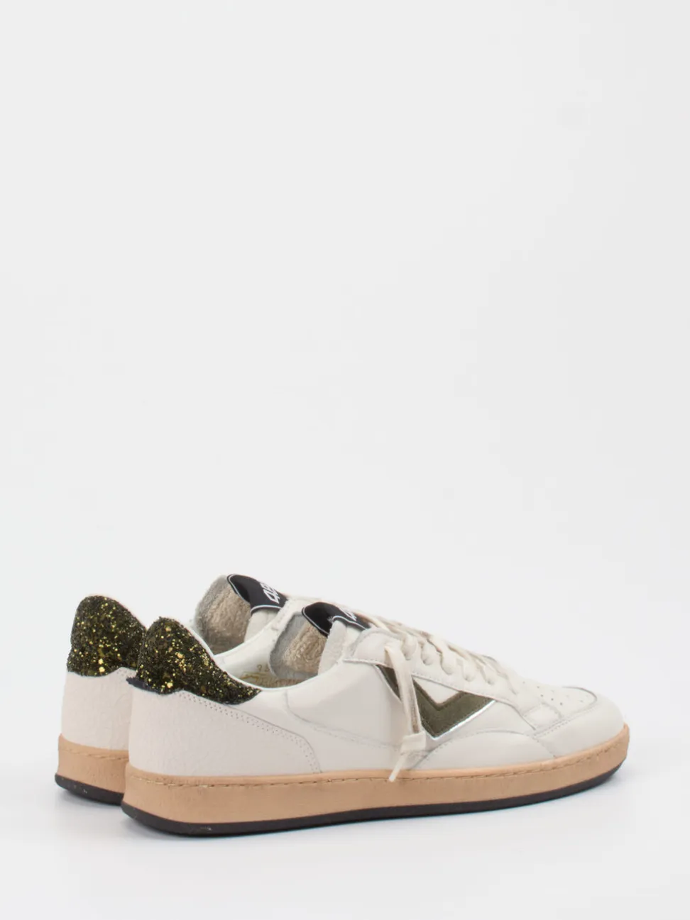 4B12 – Sneaker aus Hirschleder mit Glitzerferse