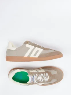 Back 70 – Retro-Sneaker aus Veloursleder in Taupe
