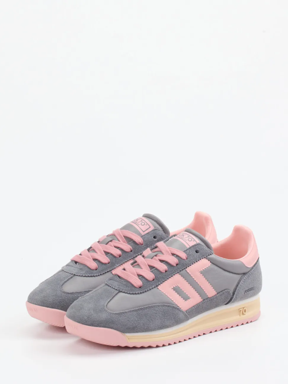 Back 70 – Retro-Sneaker aus Veloursleder in Grau