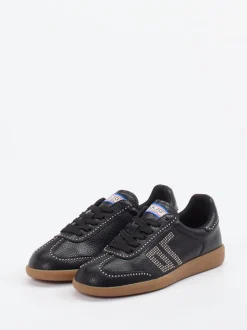 Back 70 – Sneaker aus Kalbleder mit Nietenbesatz