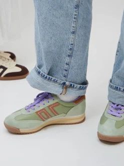 Back 70 – Sneaker aus Veloursleder Salbeigrün