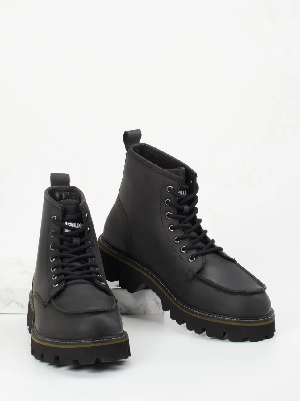 Blauer – Schnürboots aus Kalbleder schwarz