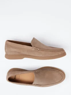 Boss – Loafer aus Veloursleder in Sandbeige