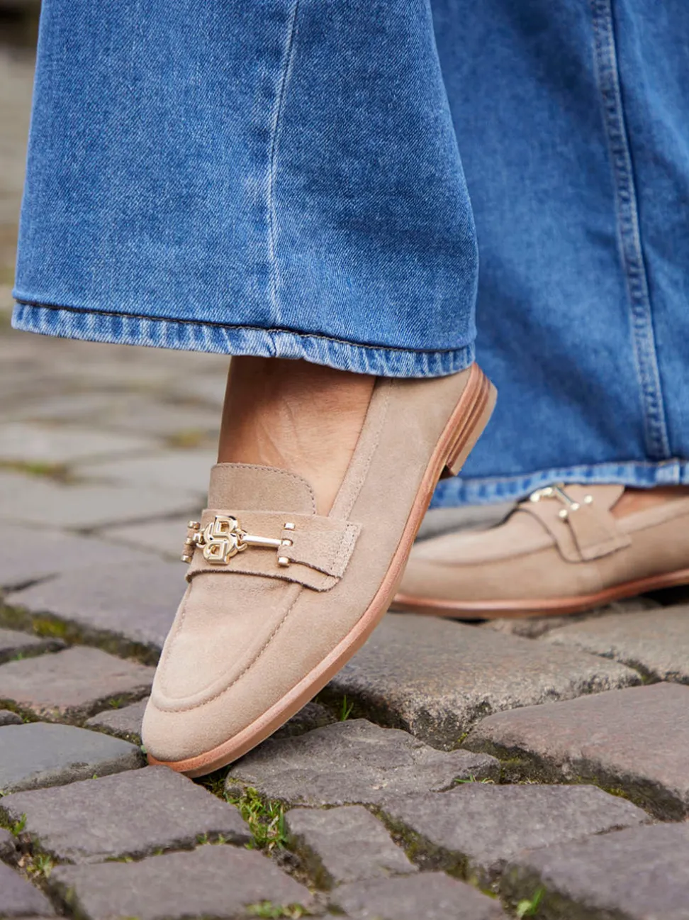 Boss – Loafer aus Veloursleder in Beige