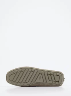 Boss – Penny Loafer aus Veloursleder in Taupe