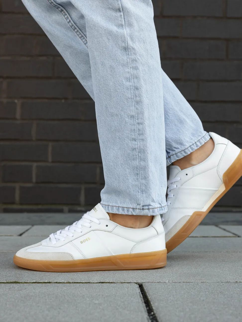 Boss – Sneaker aus Kalbleder in Weiß-Beige