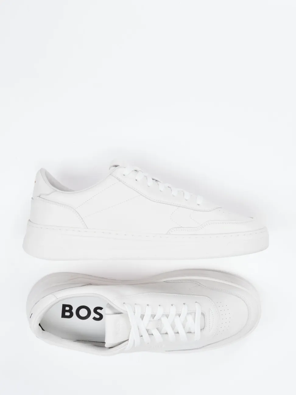 Boss – Sneaker aus Kalbleder in Offwhite