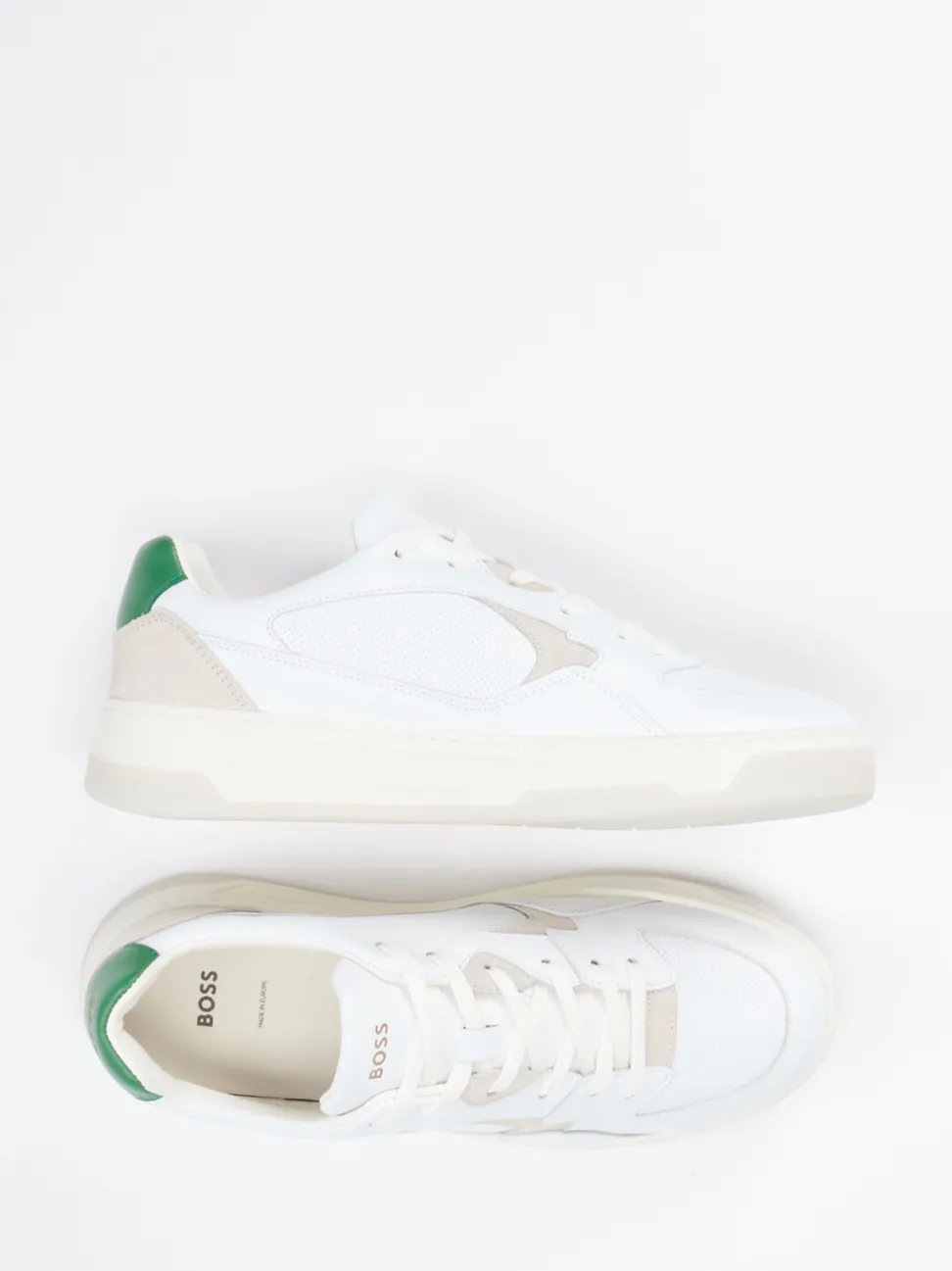 Boss – Sneaker aus Leder in Weiß mit Farbdetails