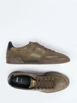 Boss – Sneaker aus Veloursleder Olivbraun