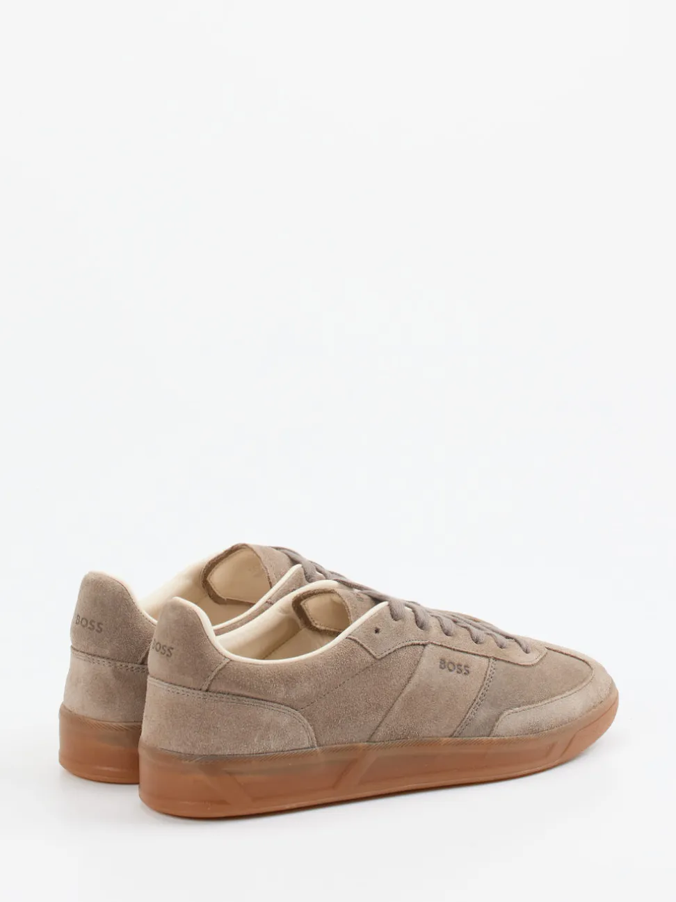 Boss – Sneaker aus Veloursleder in Taupe