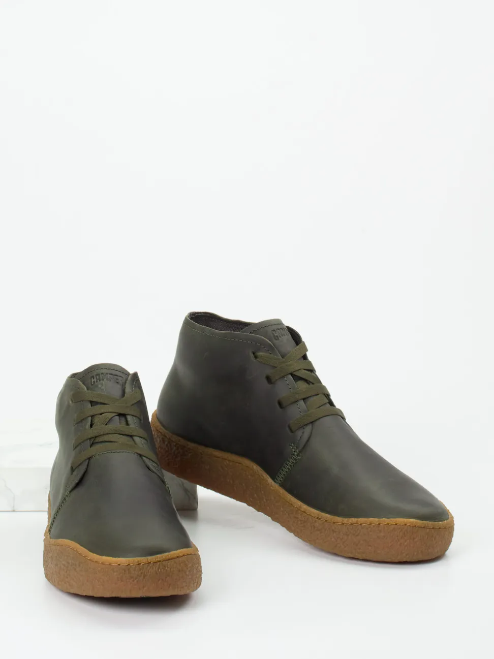 Camper – Schnürschuh aus Nubukleder olivgrün