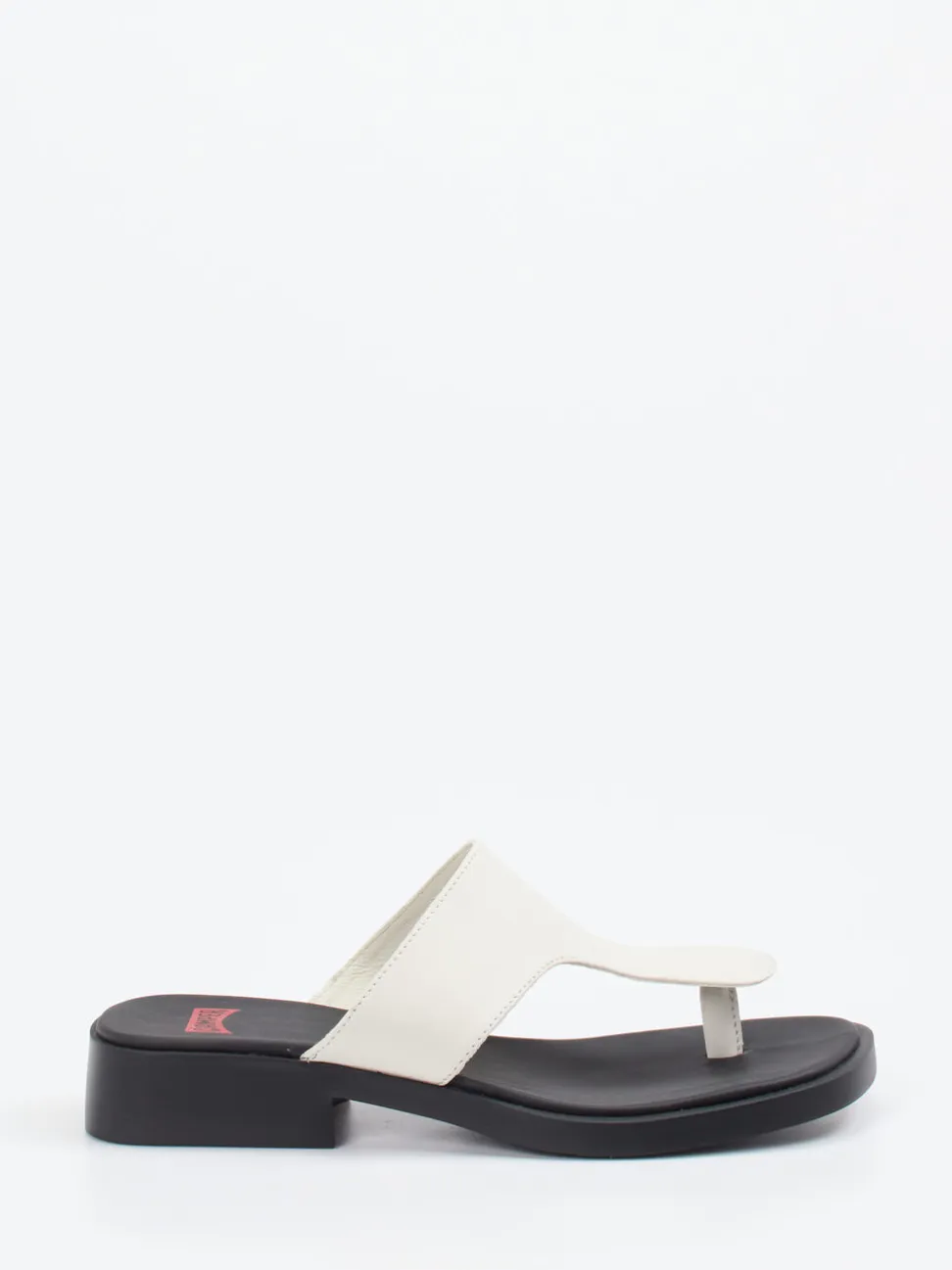 Camper – Zehentrenner-Sandalen aus Kalbleder cremeweiß