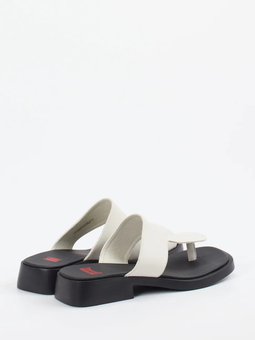 Camper – Zehentrenner-Sandalen aus Kalbleder cremeweiß