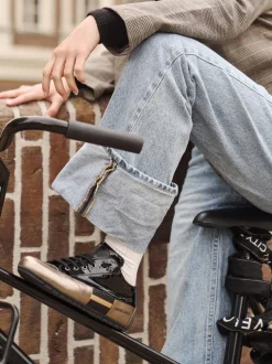 Candice Cooper – Sneaker aus Lackleder mit Metallic-Details