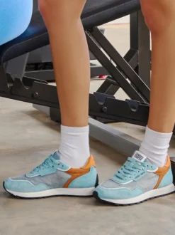 Candice Cooper – Sneaker aus Veloursleder hellblau