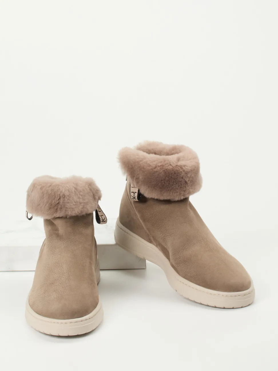 Candice Cooper – Stiefeletten aus Nubukleder taupe