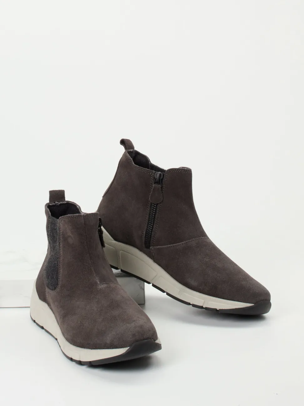Christian Dietz – Chelsea-Stiefelette aus Veloursleder grau