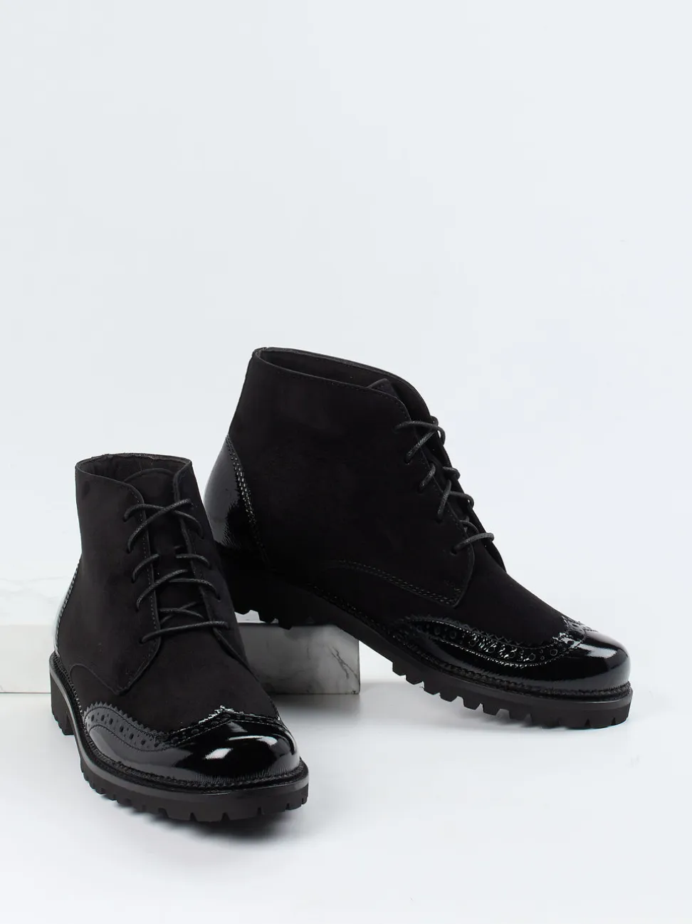 Christian Dietz – Schnürboots aus Veloursleder schwarz