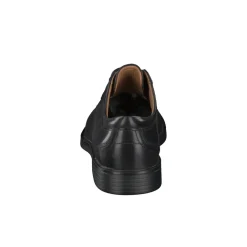 Clarks – Derby aus Kalbleder in Schwarz
