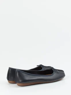 Clarks – Komfort-Ballerinas aus Kalbleder dunkelblau