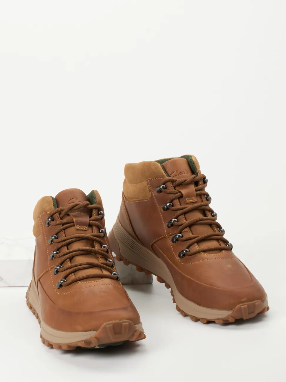 Clarks – Outdoor-Boots aus Fettleder in Rostbraun