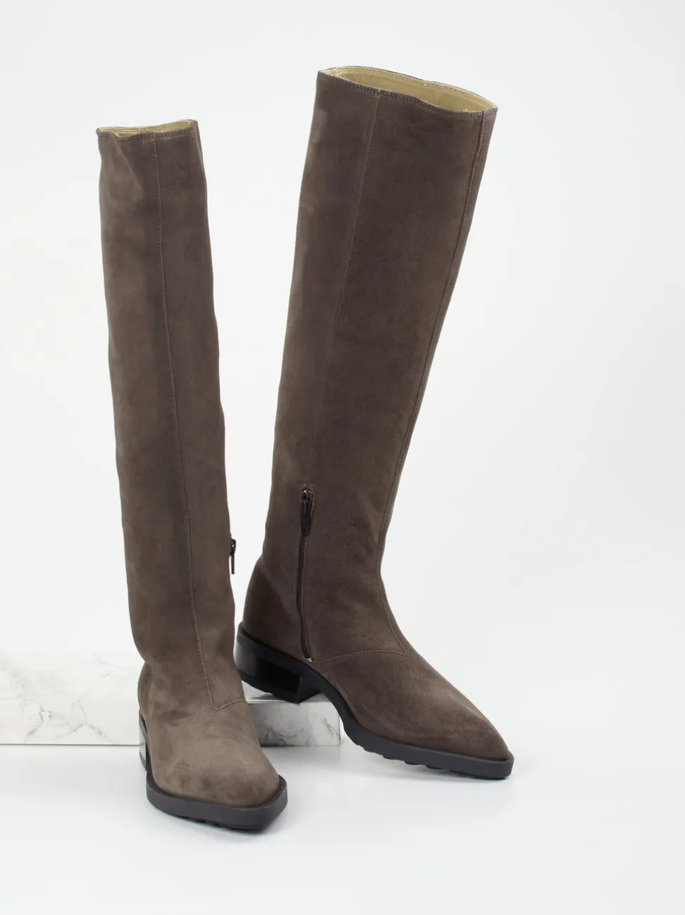 Copenhagen – Kniehohe Stiefel aus Veloursleder Dunkelbraun