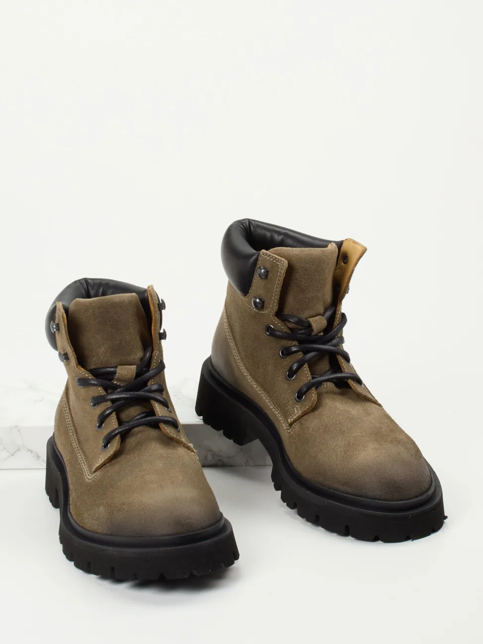 Copenhagen – Schnürboots aus Veloursleder olivgrün