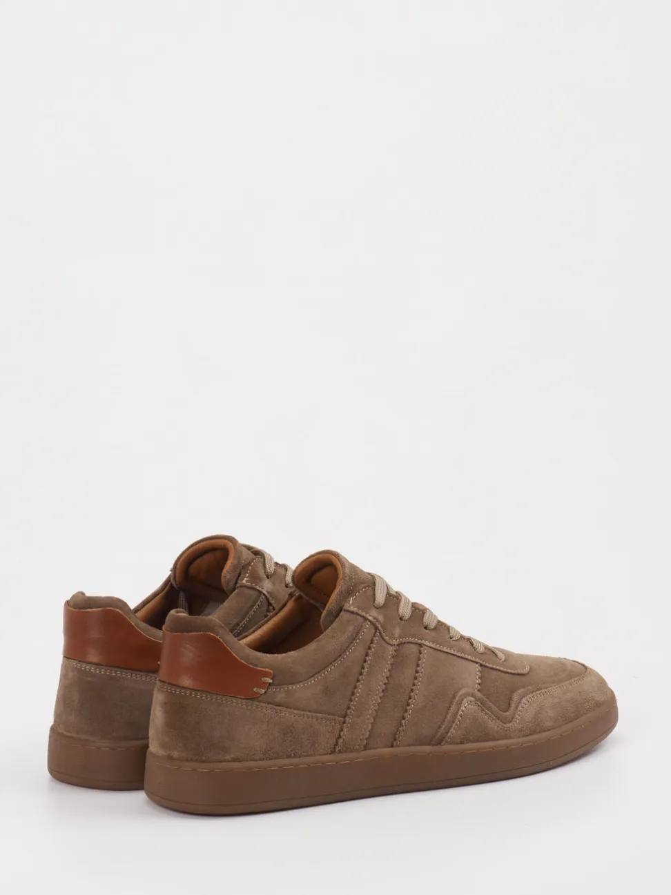 Daniel Kenneth – Sneaker aus Veloursleder in Taupe
