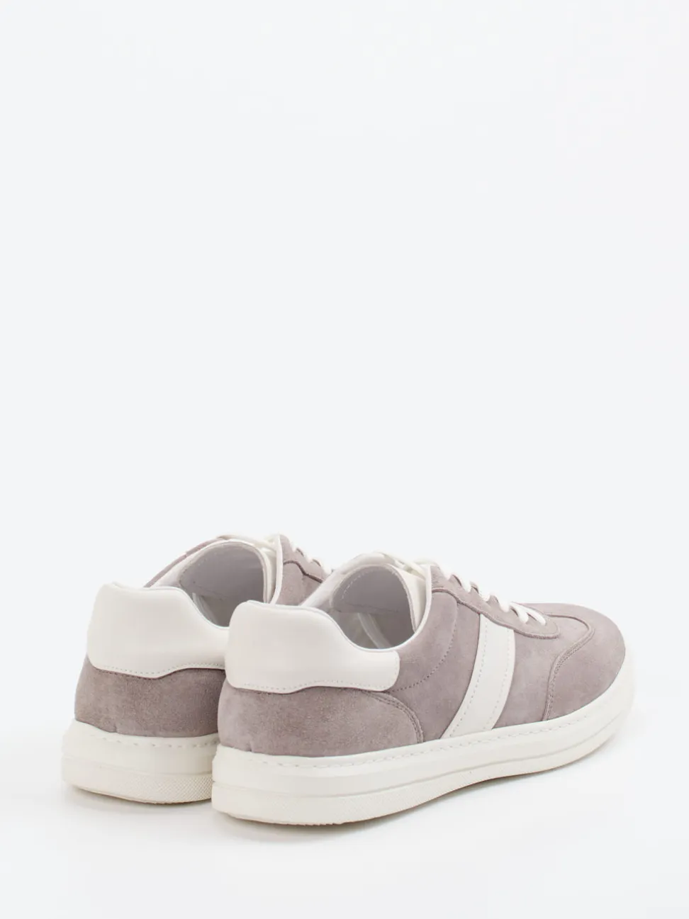 Daniel Kenneth – Sneaker aus Veloursleder taupe