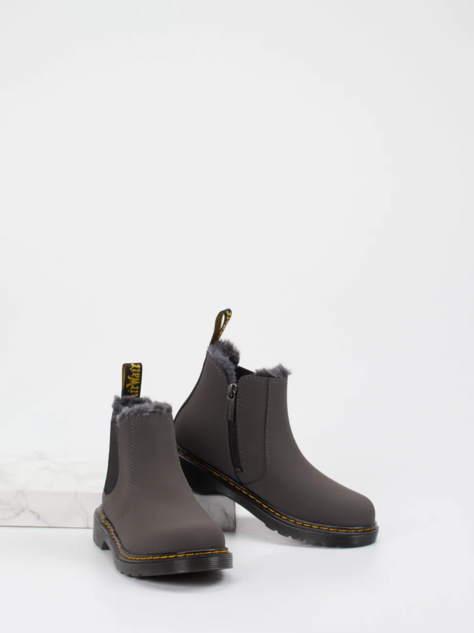 Dr. Martens – Chelsea Boots aus Synthetik anthrazit