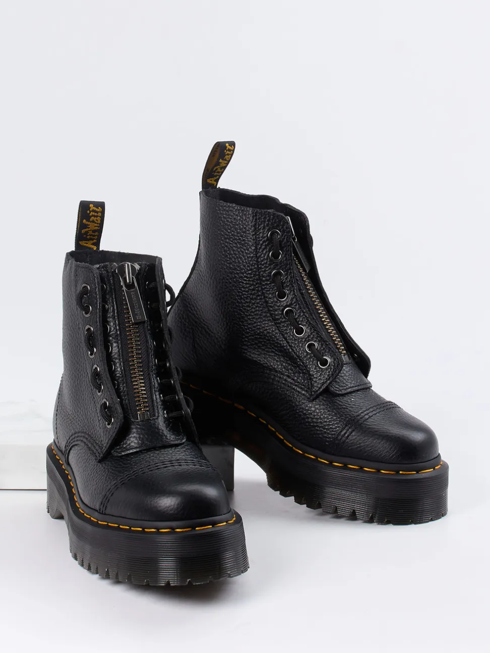 Dr. Martens – Plateau-Stiefelette aus Kalbleder Schwarz