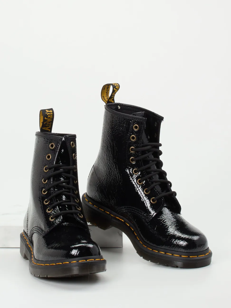 Dr. Martens – Schnürboots aus Lackleder Schwarz
