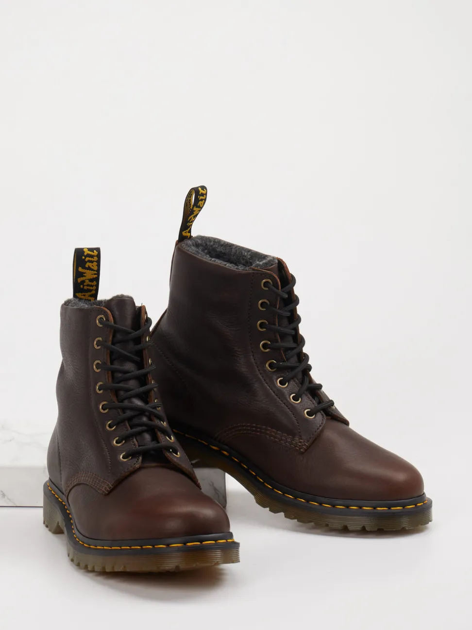 Dr. Martens – Schnürboots aus Leder in Braun